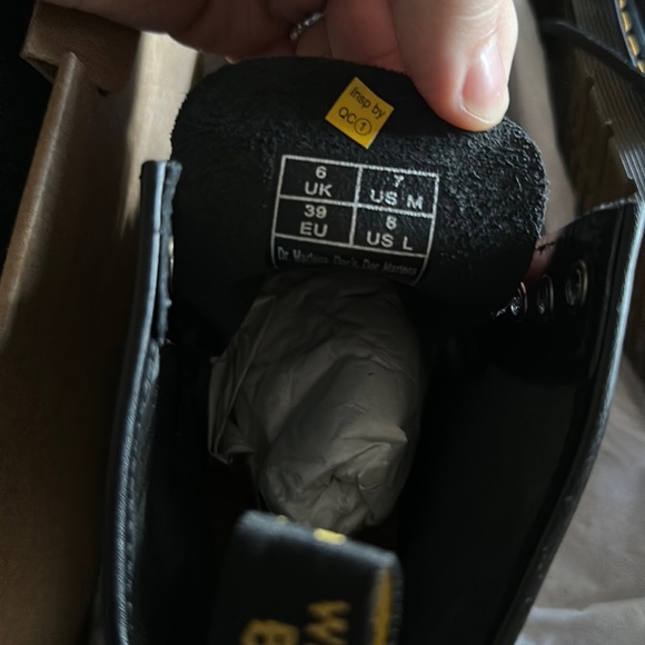 Brand New, Never used, Orginal Dr.Martens : Size 7 US M ; 8 US L